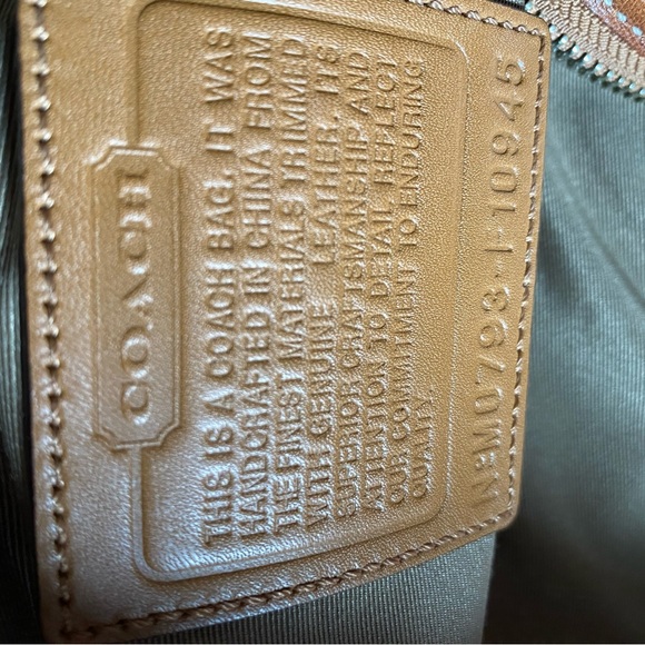 EUC COACH SHOULDER BAG - Picture 4 of 8